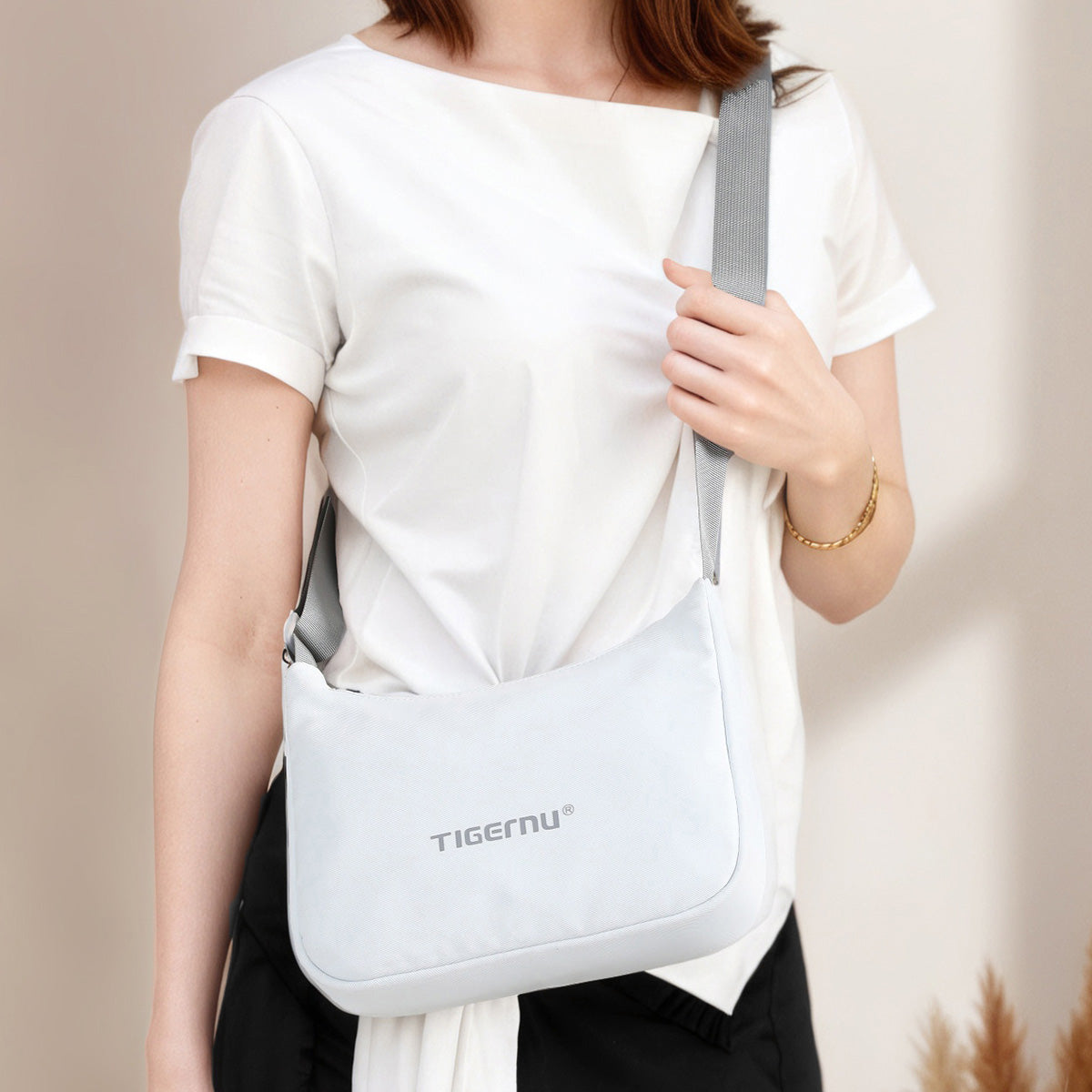 TIGERNU T-S81188 Compact Shoulder Bag 2L Tablet Compatible Multi-Compartment