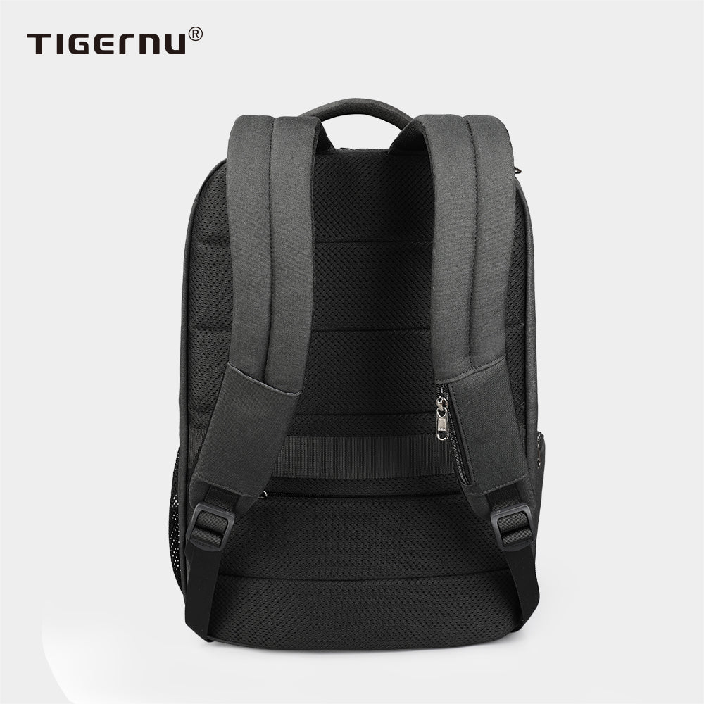 The back display of the black backpack model T-B3533