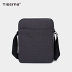 The back view of the black shoulder bag model T-L5105