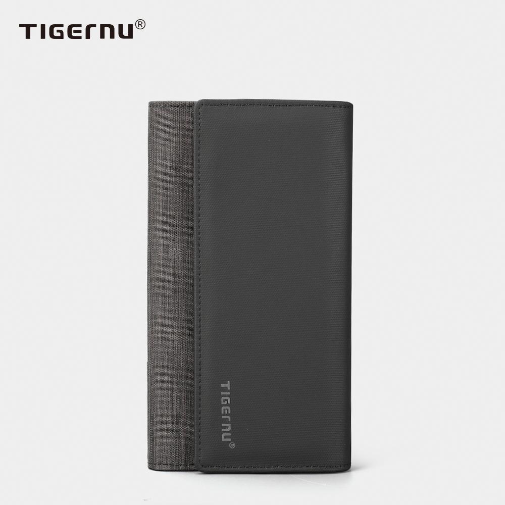 The front view of the black Wallet model T S8080